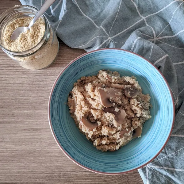 Cous-cous estilo risotto con champiñones, portobello y parmesano vegano