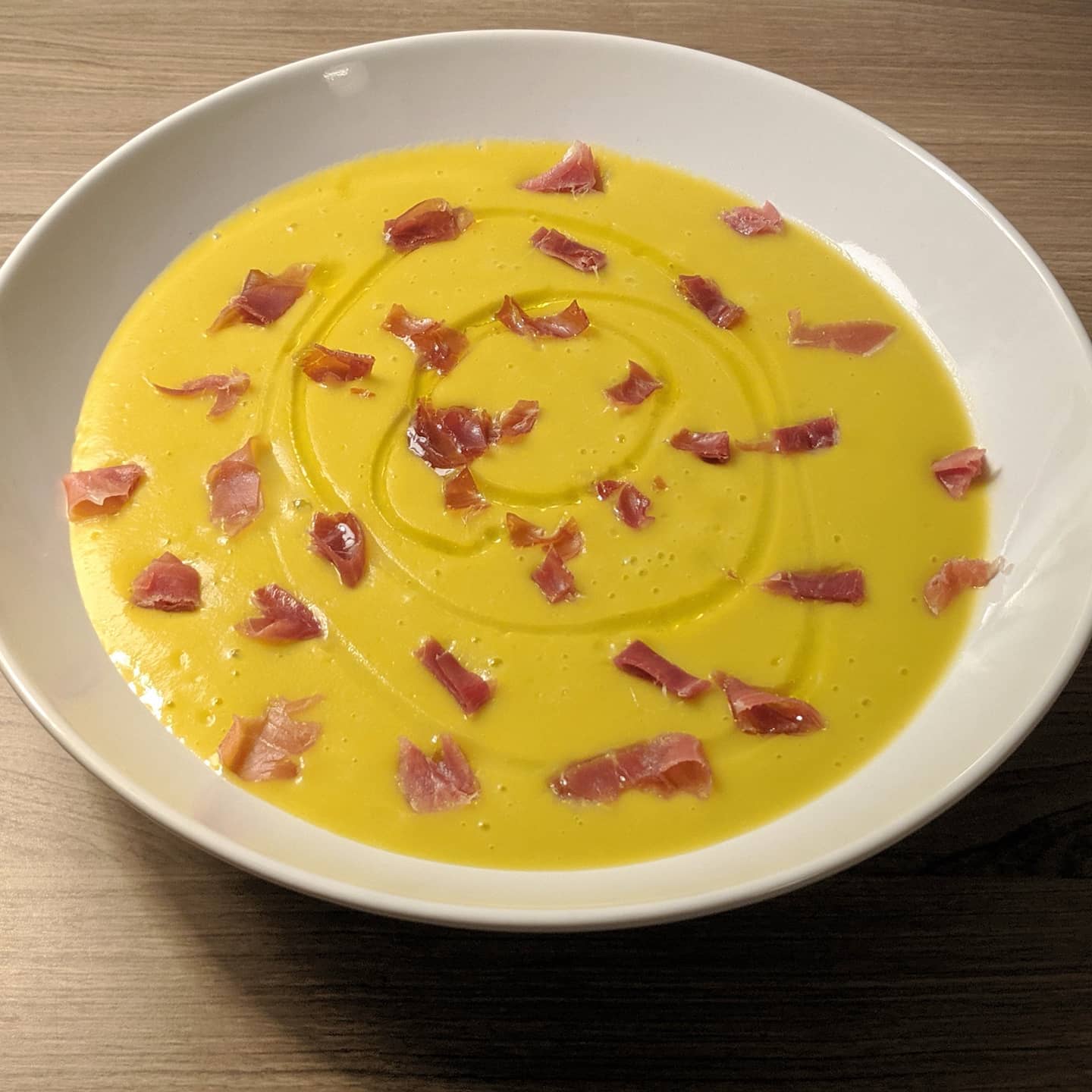 Crema de verduras con jamón