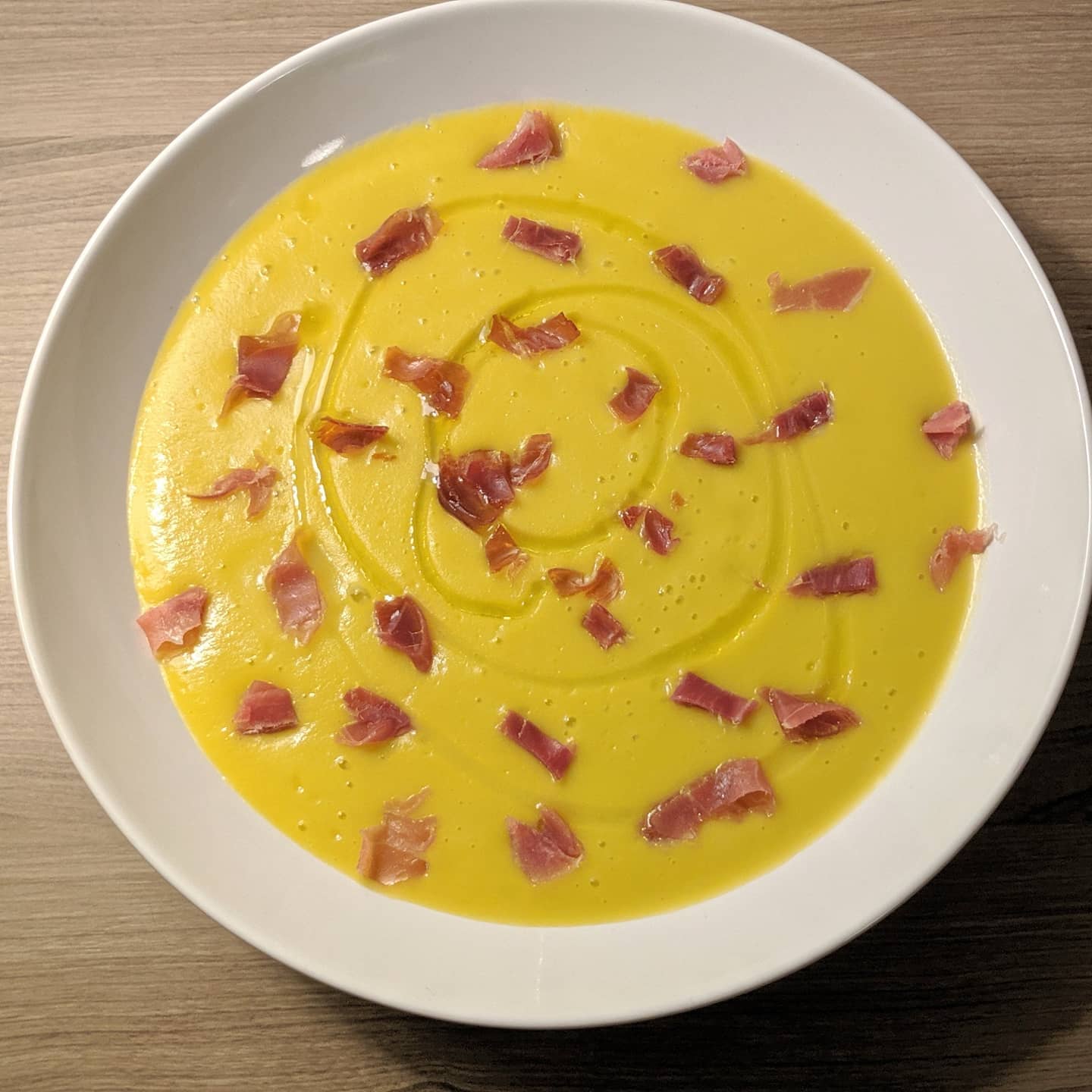 Crema de verduras con jamón