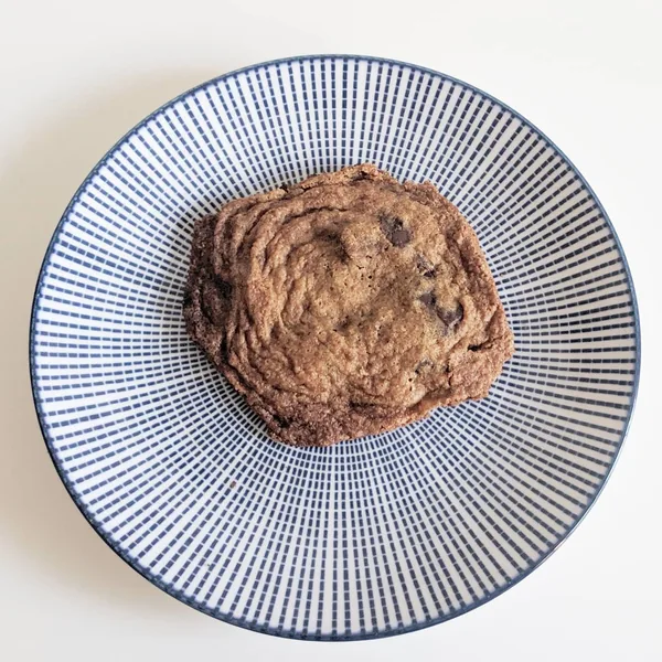 Crispy chewy chocolate chunck cookies