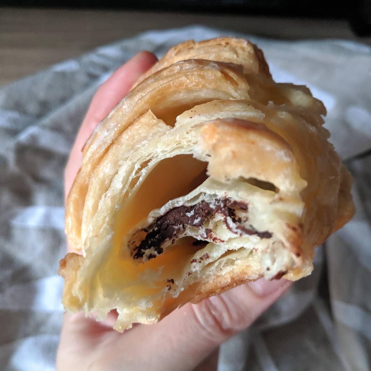 Croissants con masa de hojaldre comprada glaseados