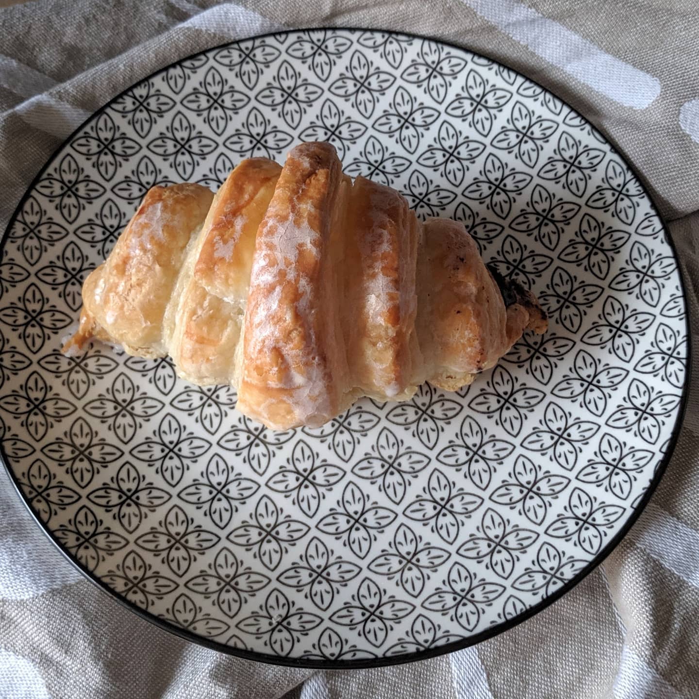 Croissants con masa de hojaldre comprada glaseados