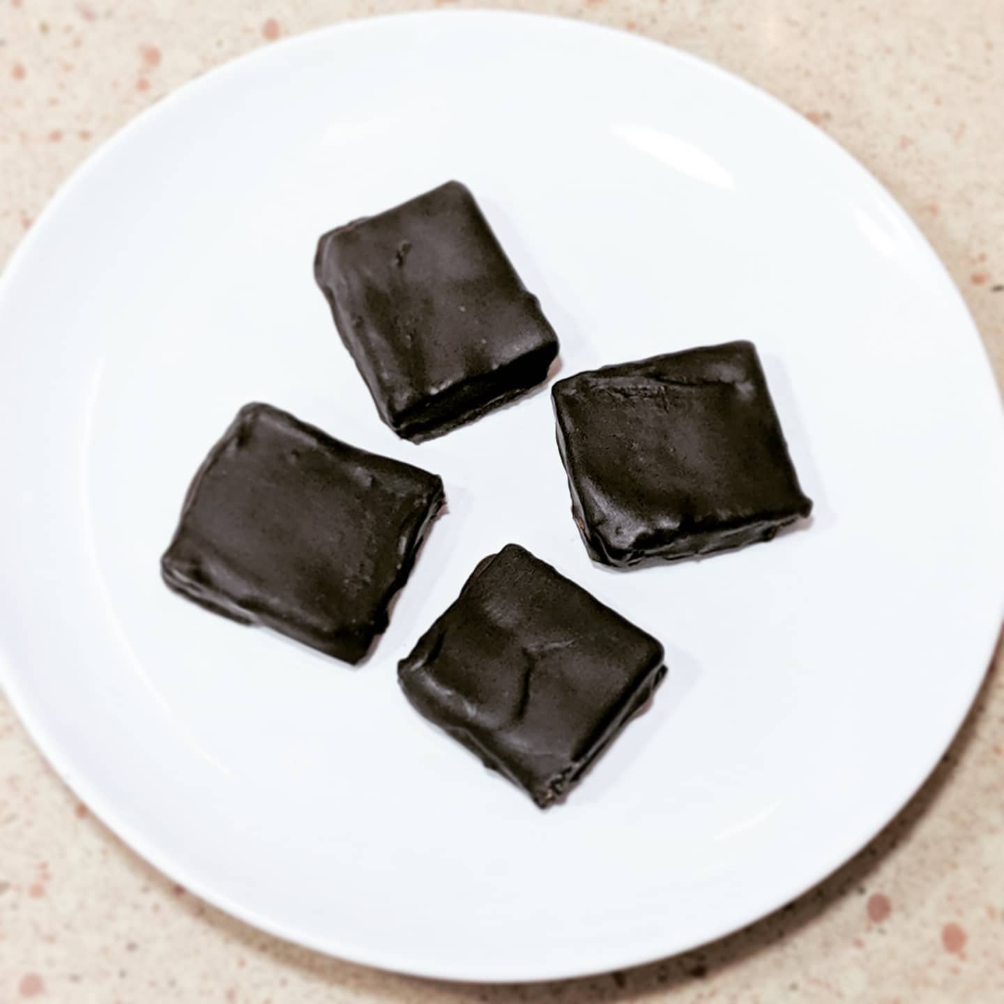 Delicias de frutos secos y chocolate