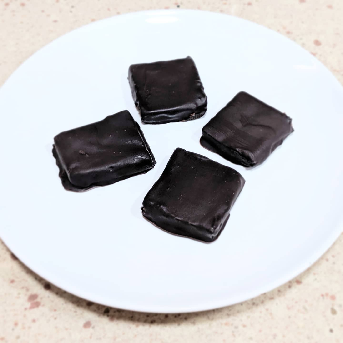 Delicias de frutos secos y chocolate