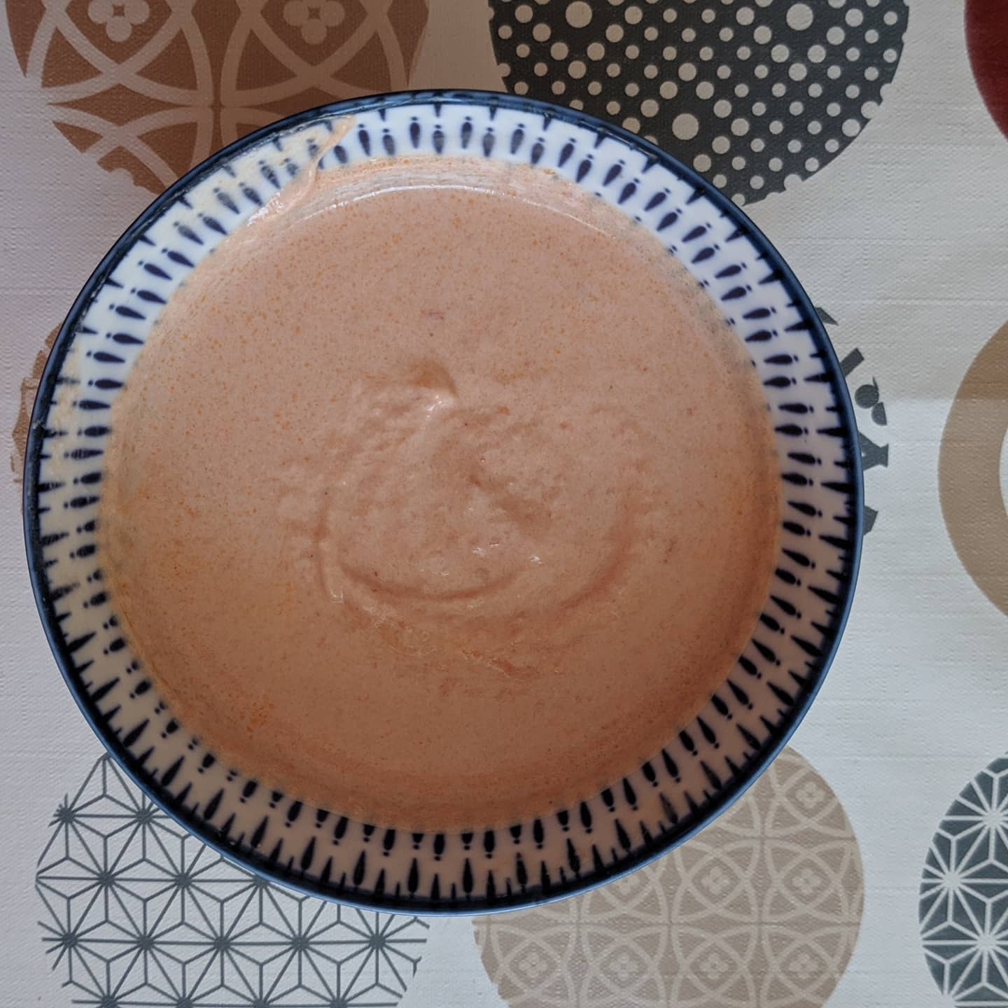 Ensalada de pasta con solomillo de pavo a la plancha, manzana y Cherrys con salsa rosa saludable