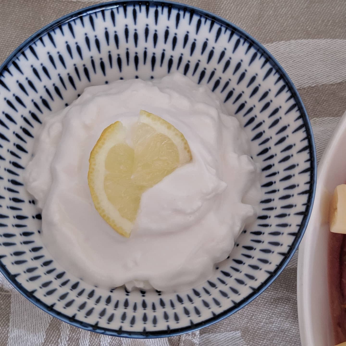 Ensalada de patata y mayonesa vegana.