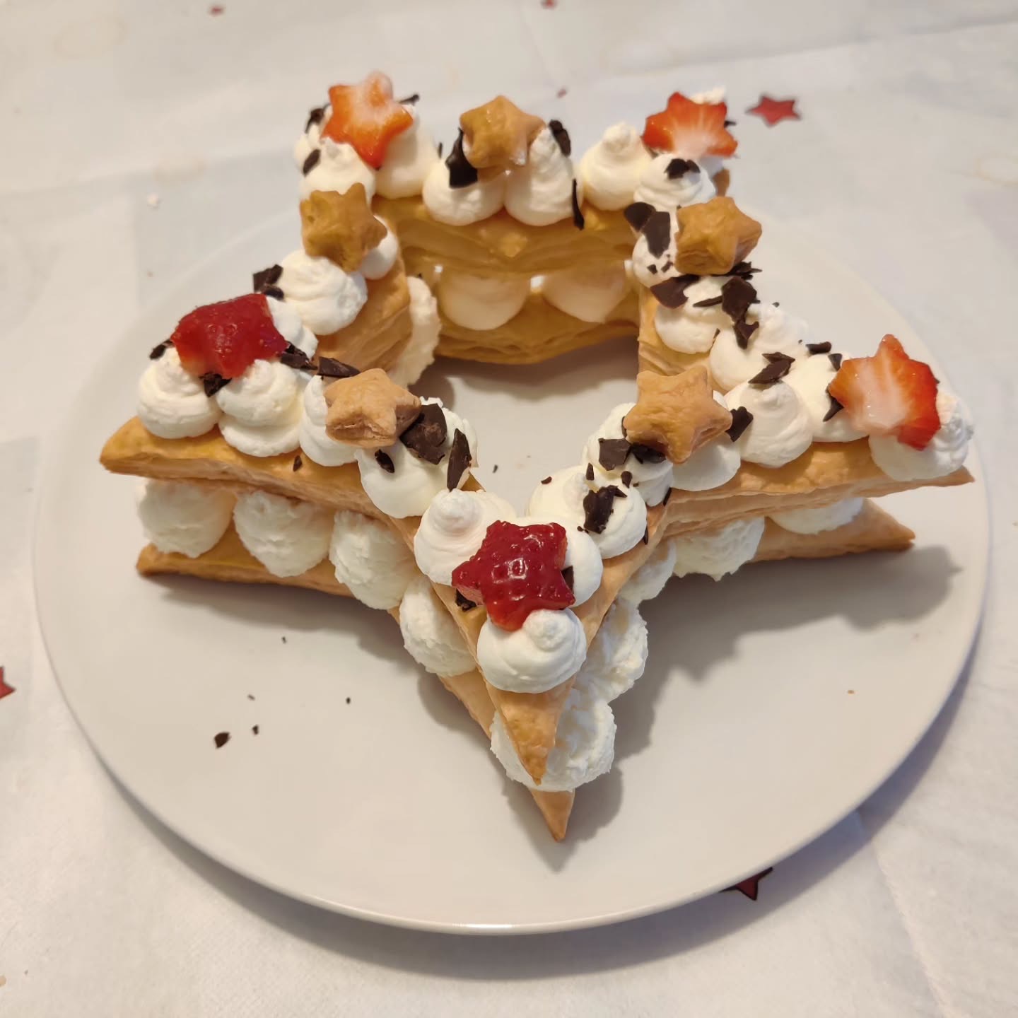 Estrella de hojaldre de Navidad con crema de mascarpone