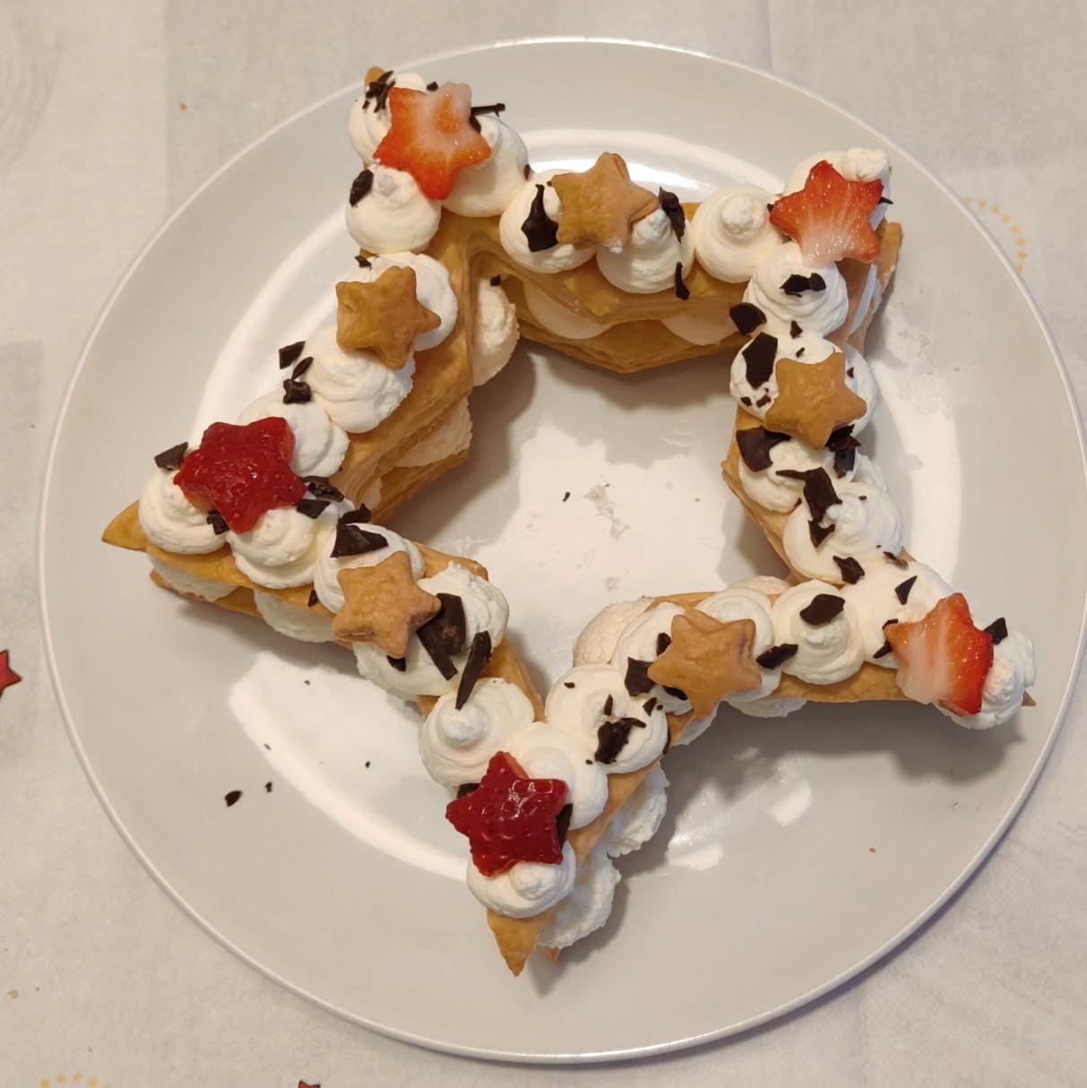 Estrella de hojaldre de Navidad con crema de mascarpone