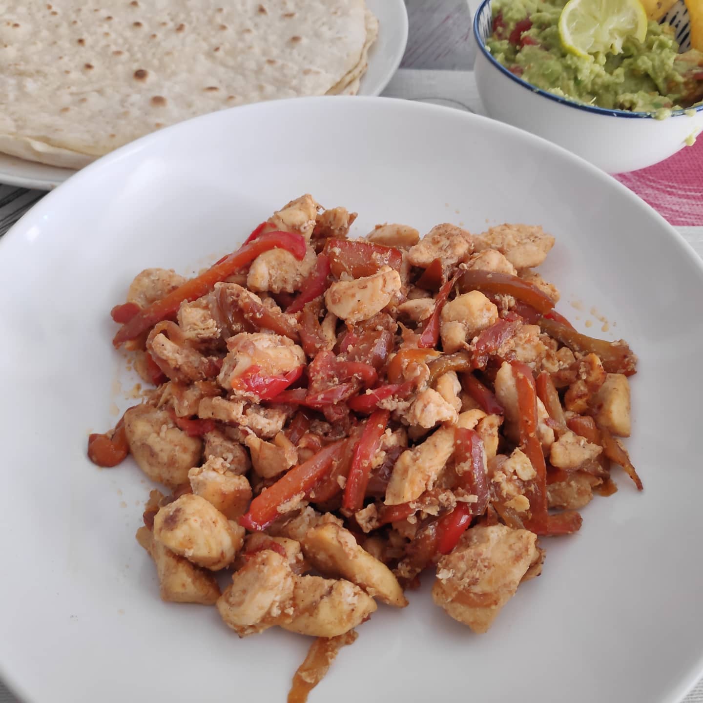 Fajitas de pollo con tortillas casera