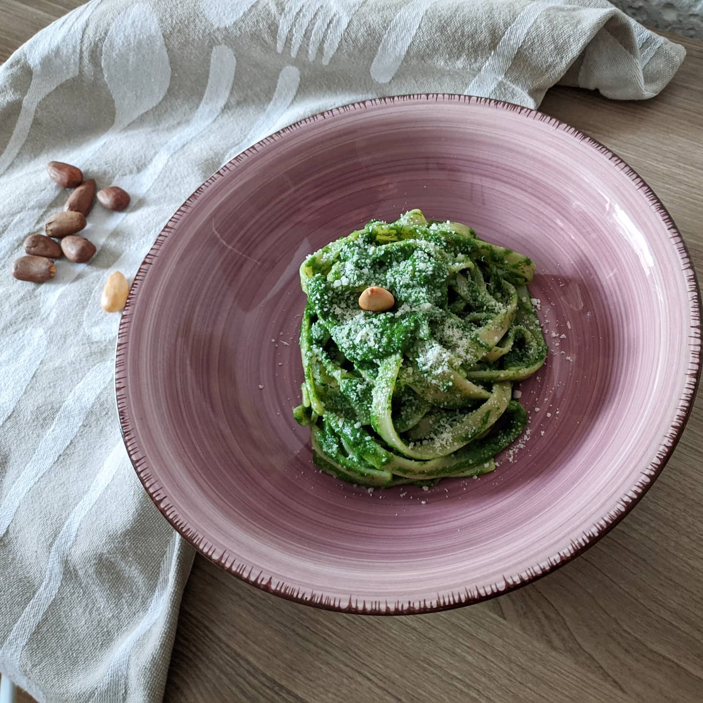 Fetuccini con pesto de acelga