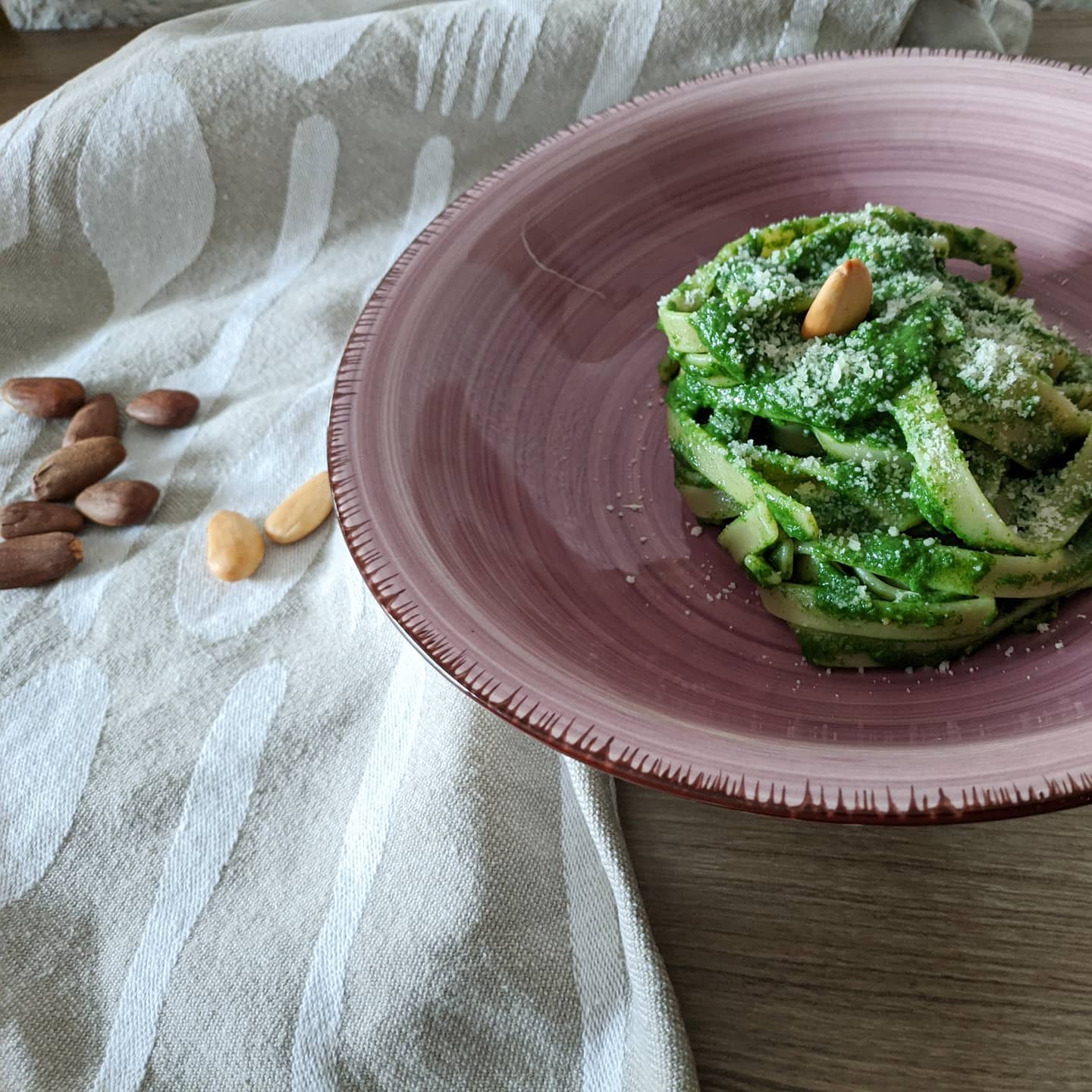 Fetuccini con pesto de acelga