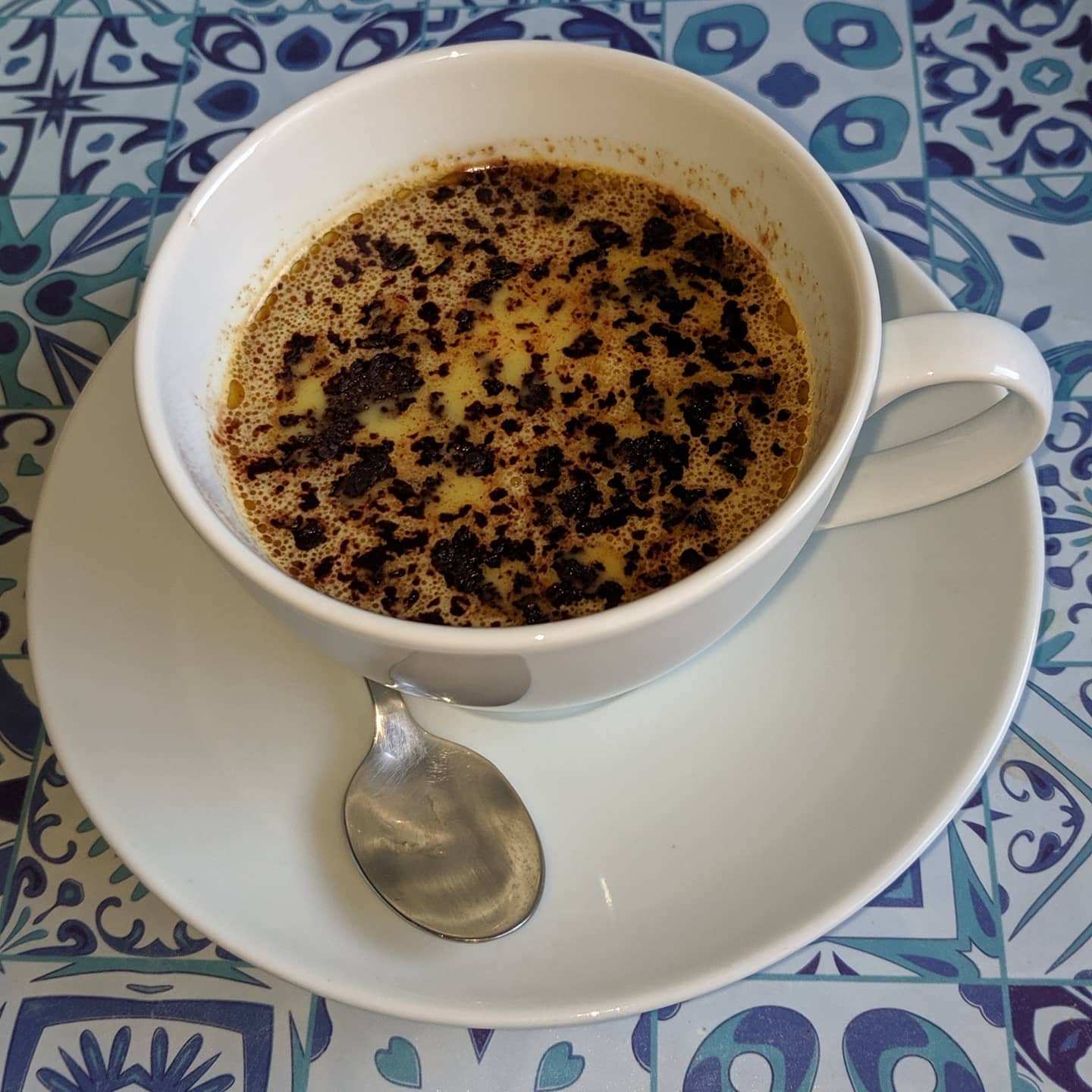 Golden latte al cacao