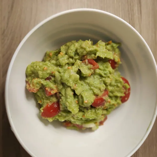 Guacamole con cherrys