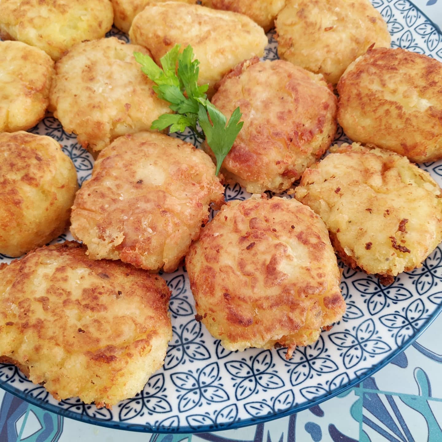 Maakouda vegano y zaalouk de berenjenas