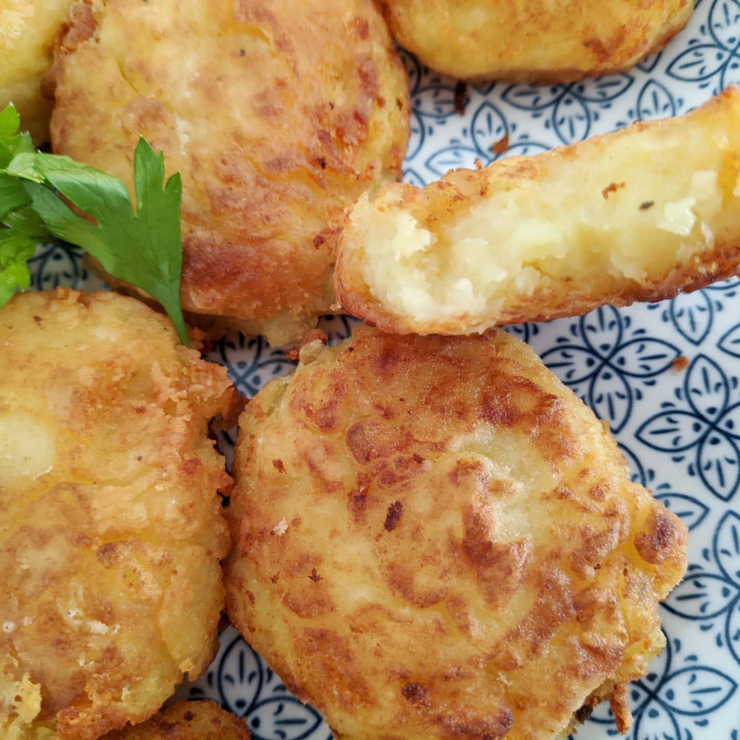 Maakouda vegano y zaalouk de berenjenas