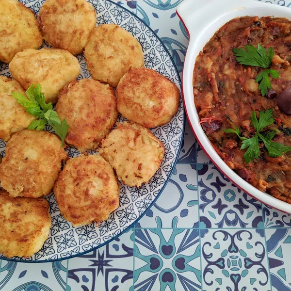 Maakouda vegano y zaalouk de berenjenas