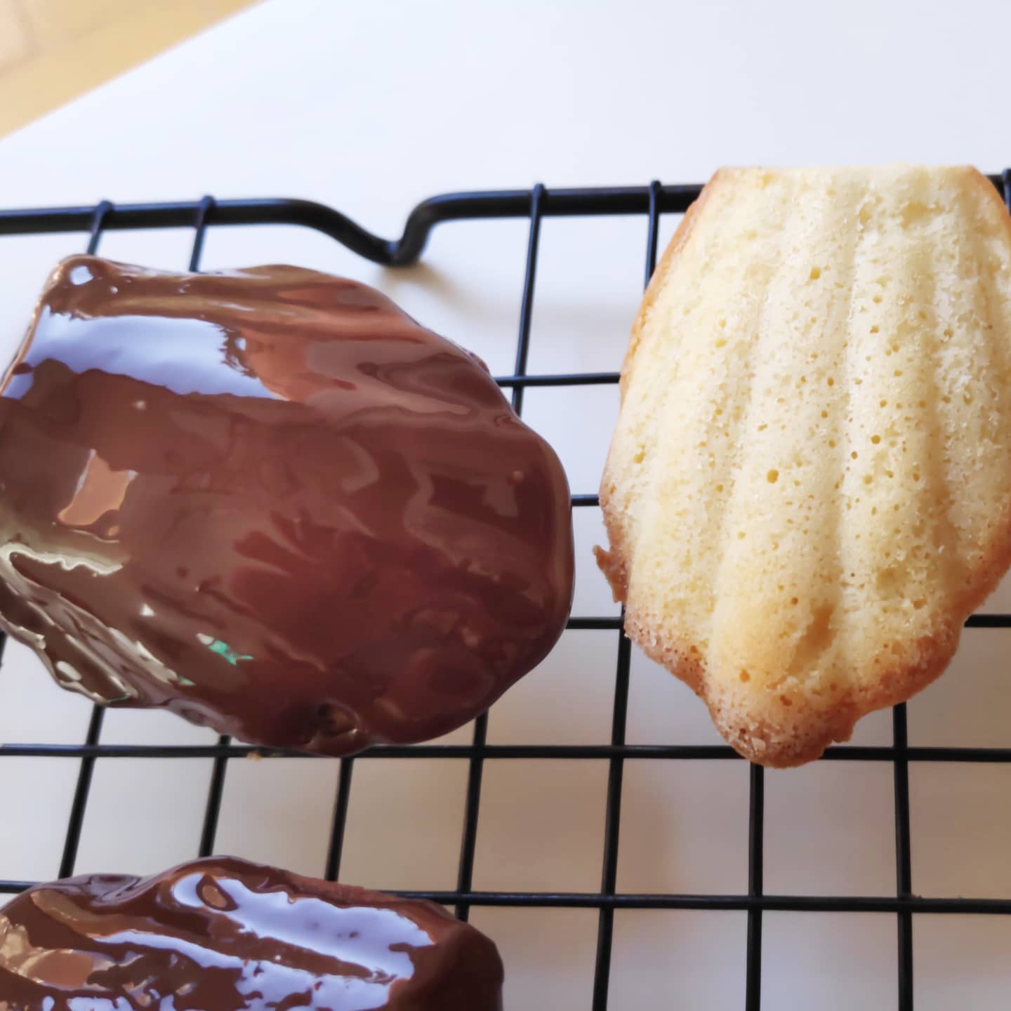 Madeleines clásicas y doble chocolate