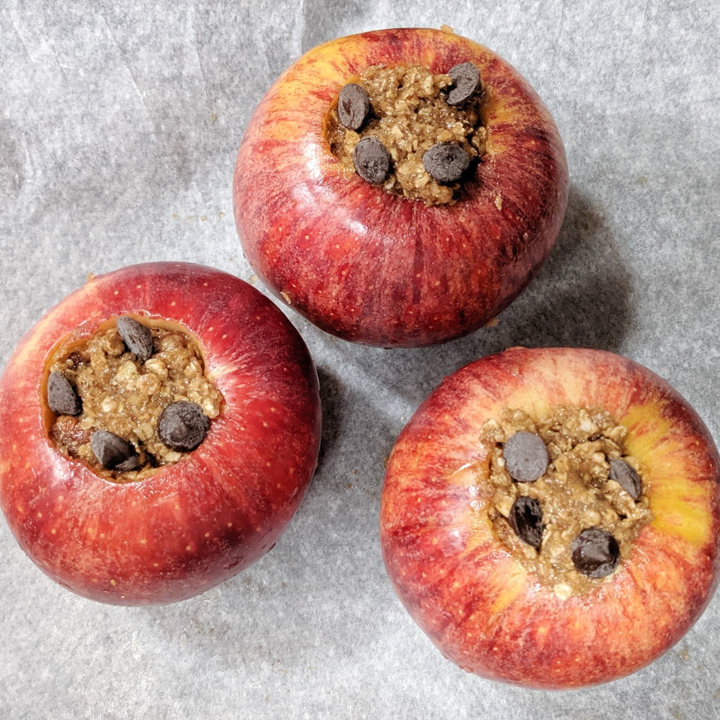 Manzanas rellenas al horno con salted caramel y nata