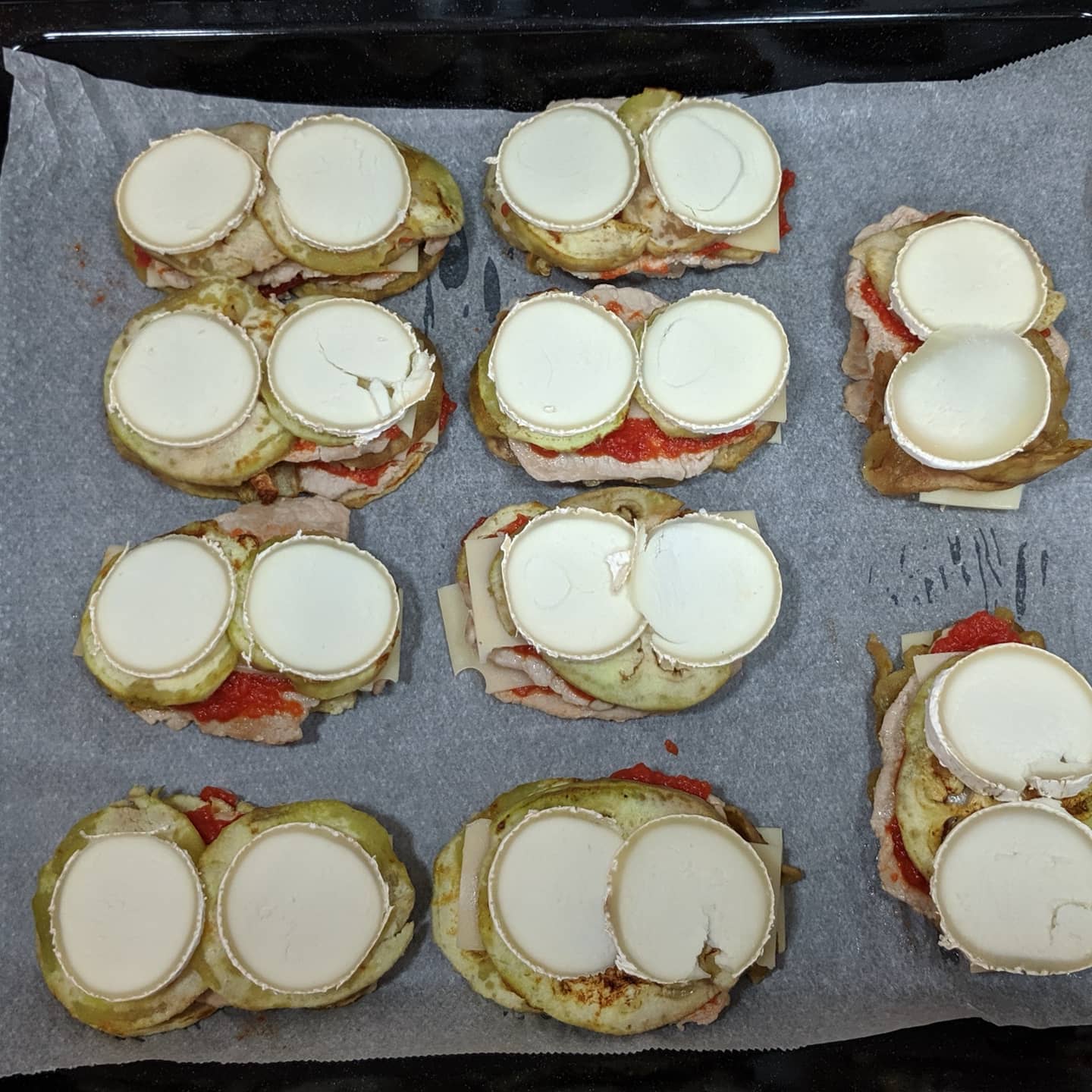 Milhojas de lomo, berenjena y queso