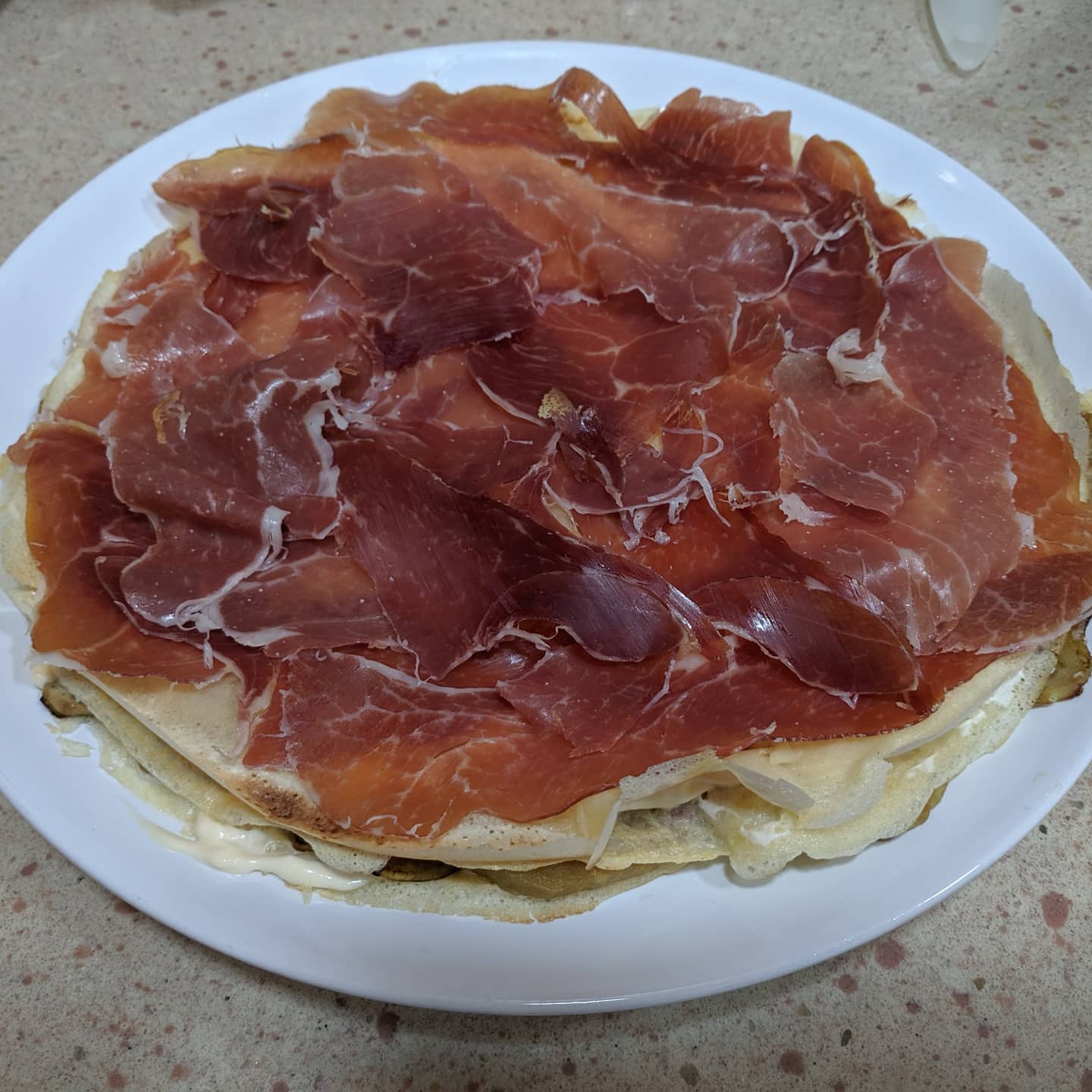 Pastel salado de crepes