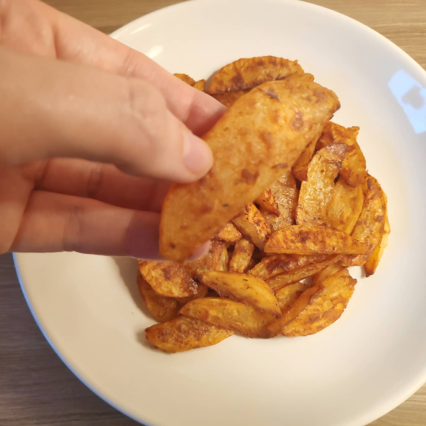 Patatas deluxe y salsa sour cream saludables