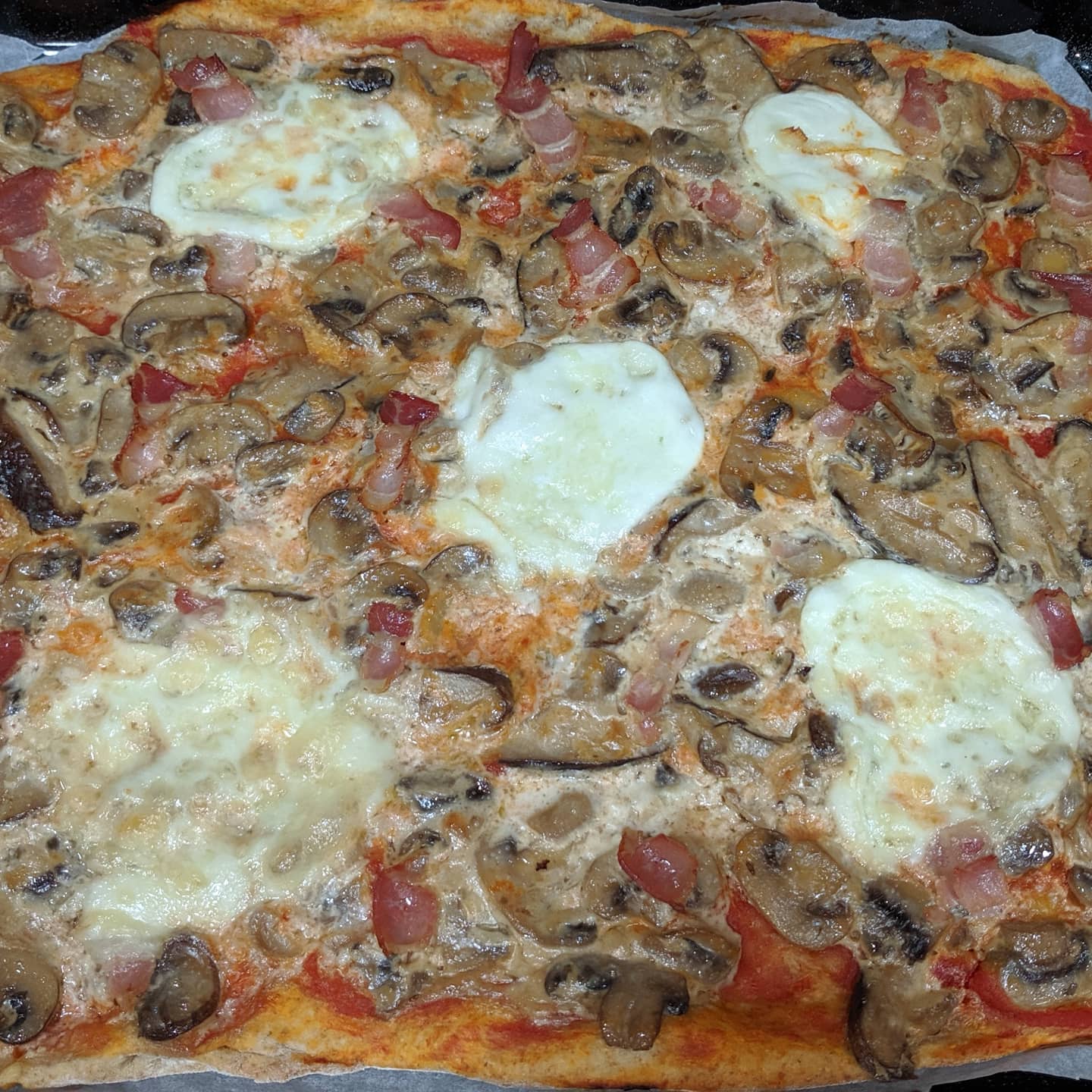 Pizza de setas a la crema