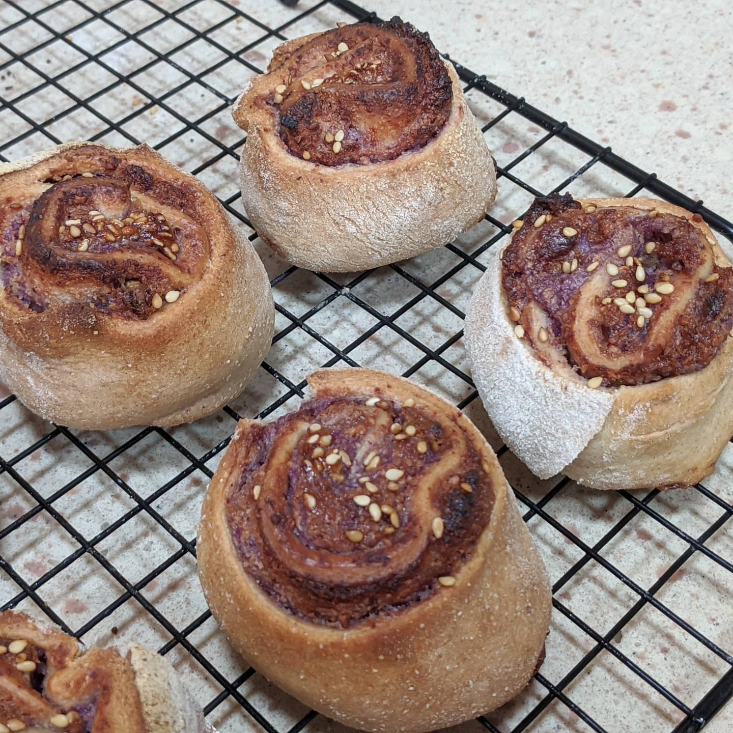 Red cabbage pesto pizza pinwheels