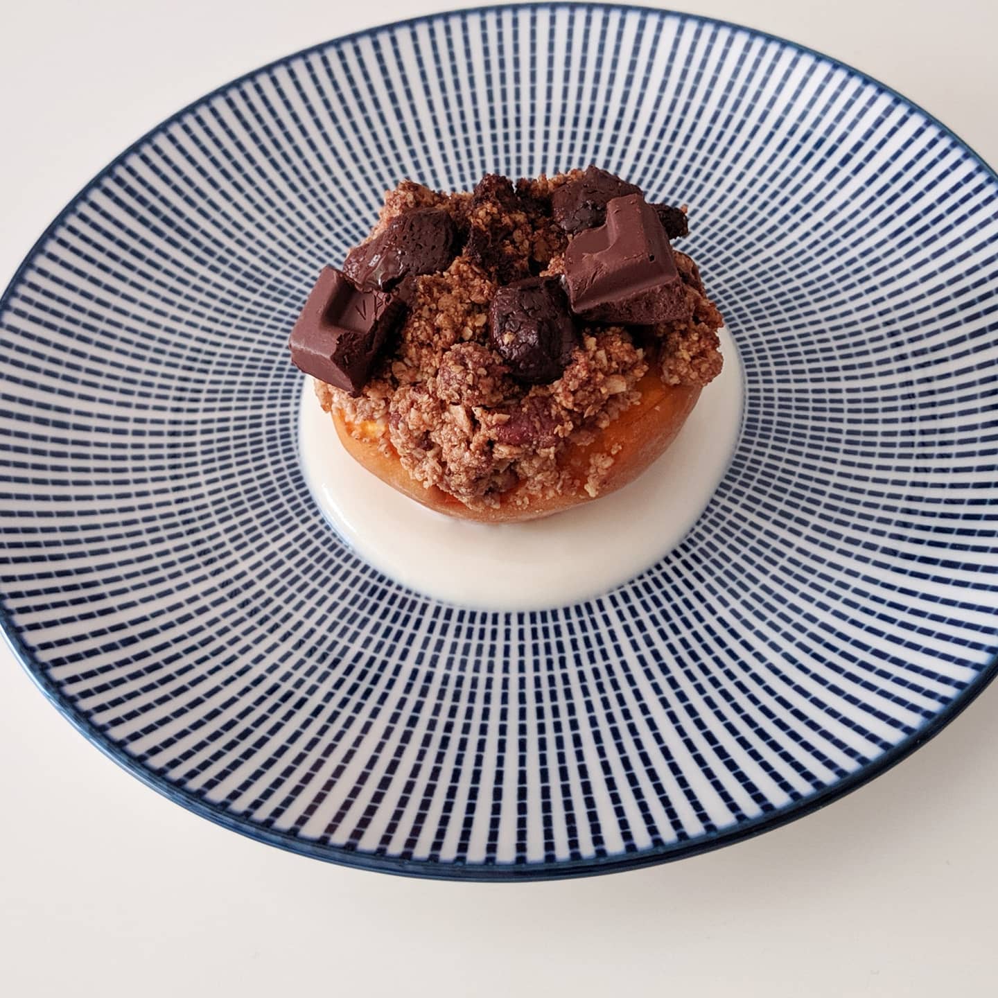 Streusel topped baked peaches