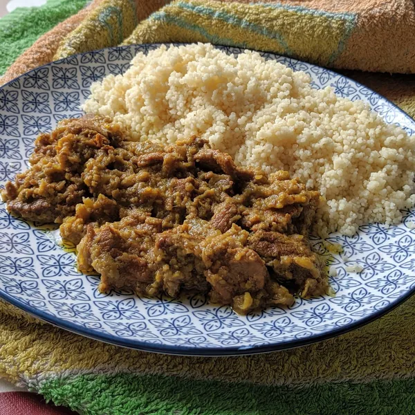 Tajín de cordero y berenjena con cous-cous