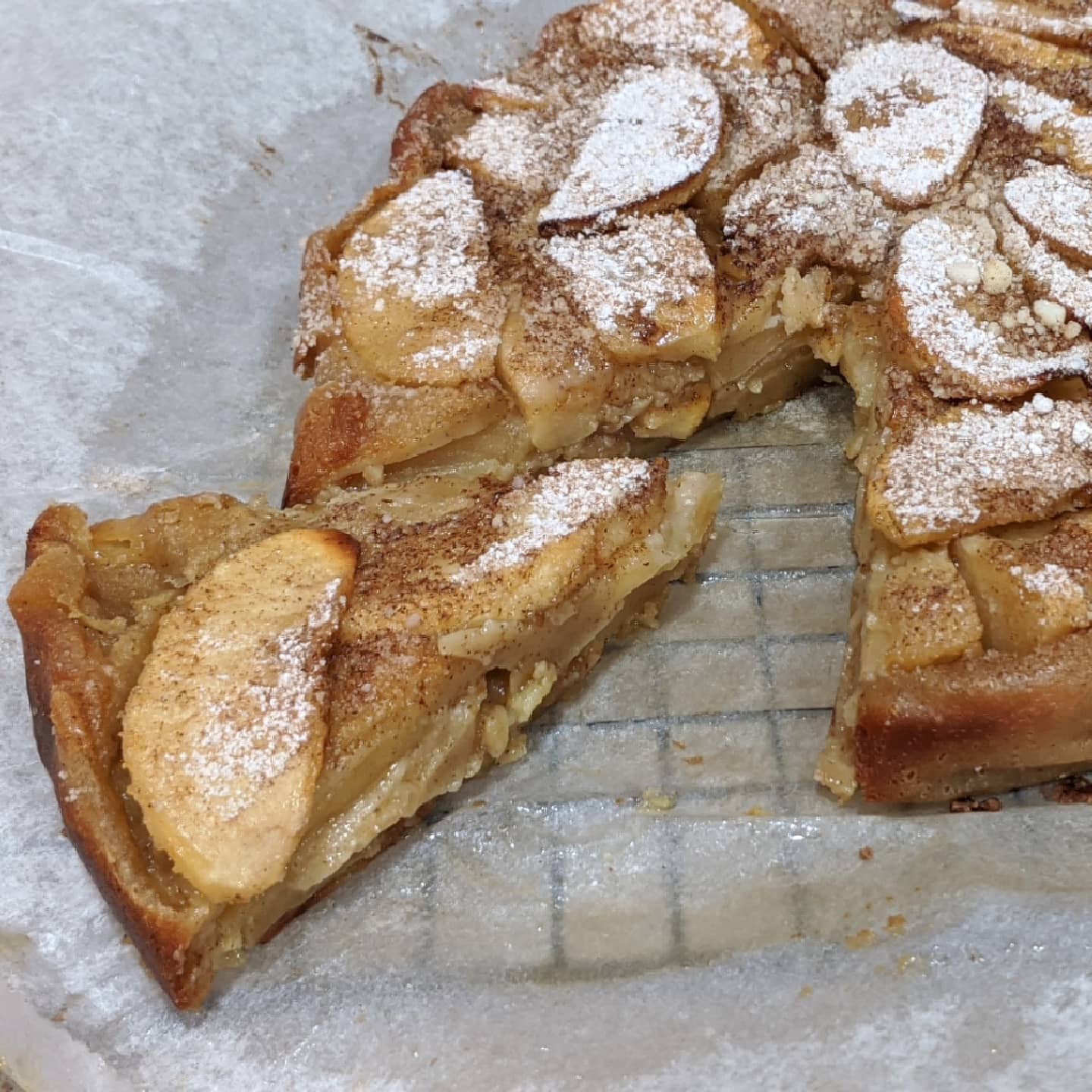 Tarta de manzana jugosa con canela