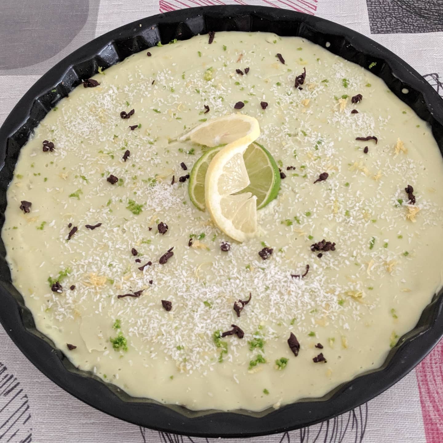 Tarta fría de aguacate y lima limón