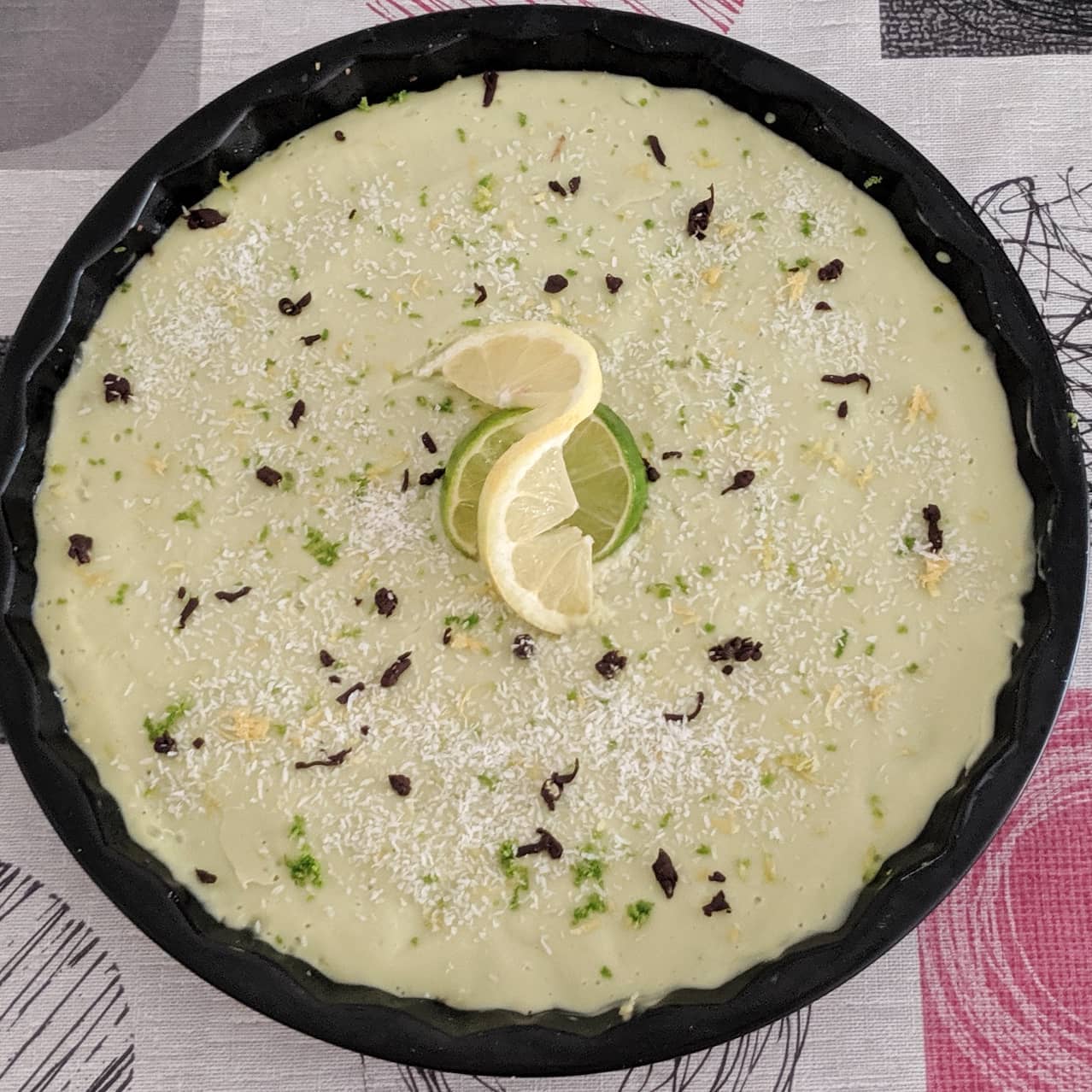 Tarta fría de aguacate y lima limón