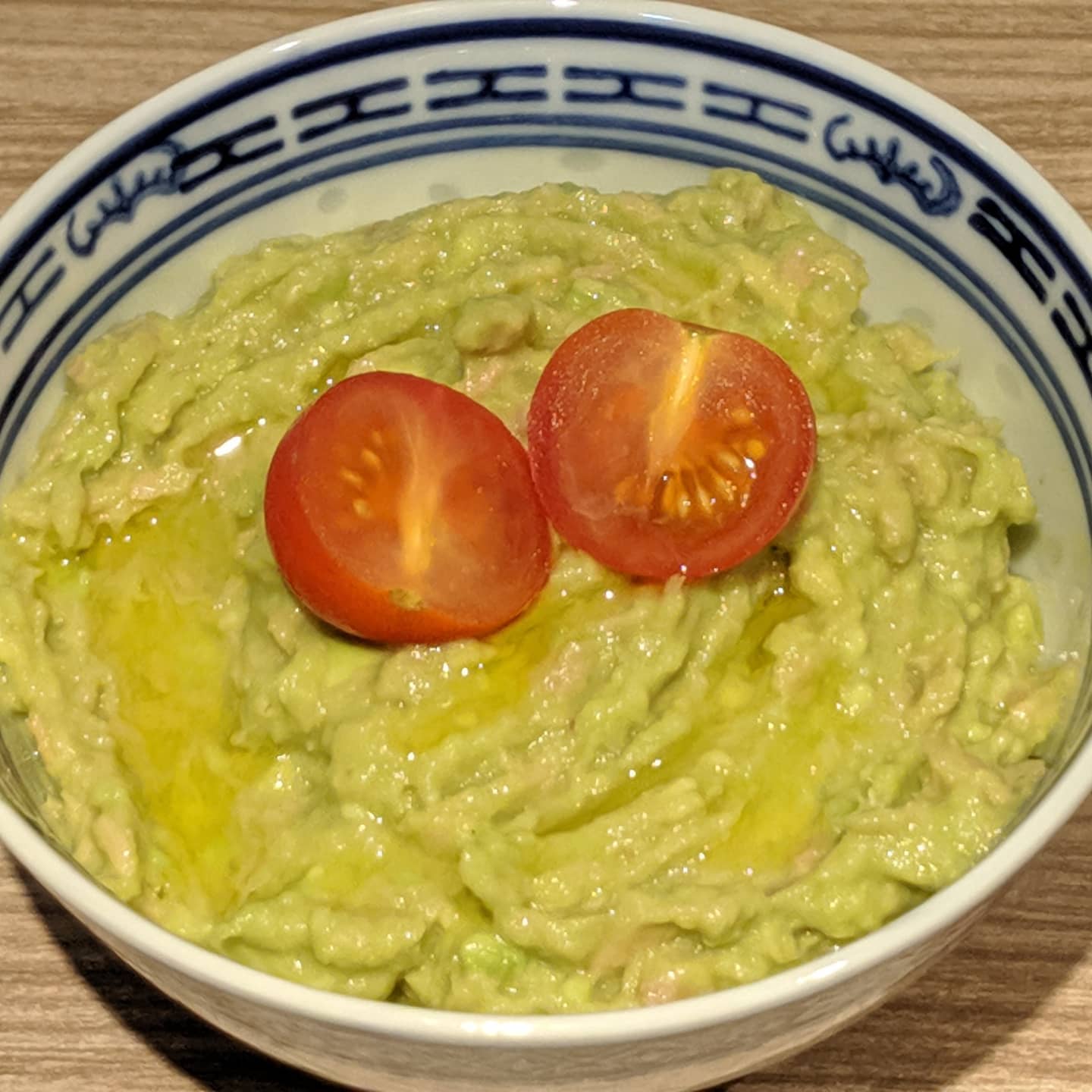 Untable de aguacate con atún