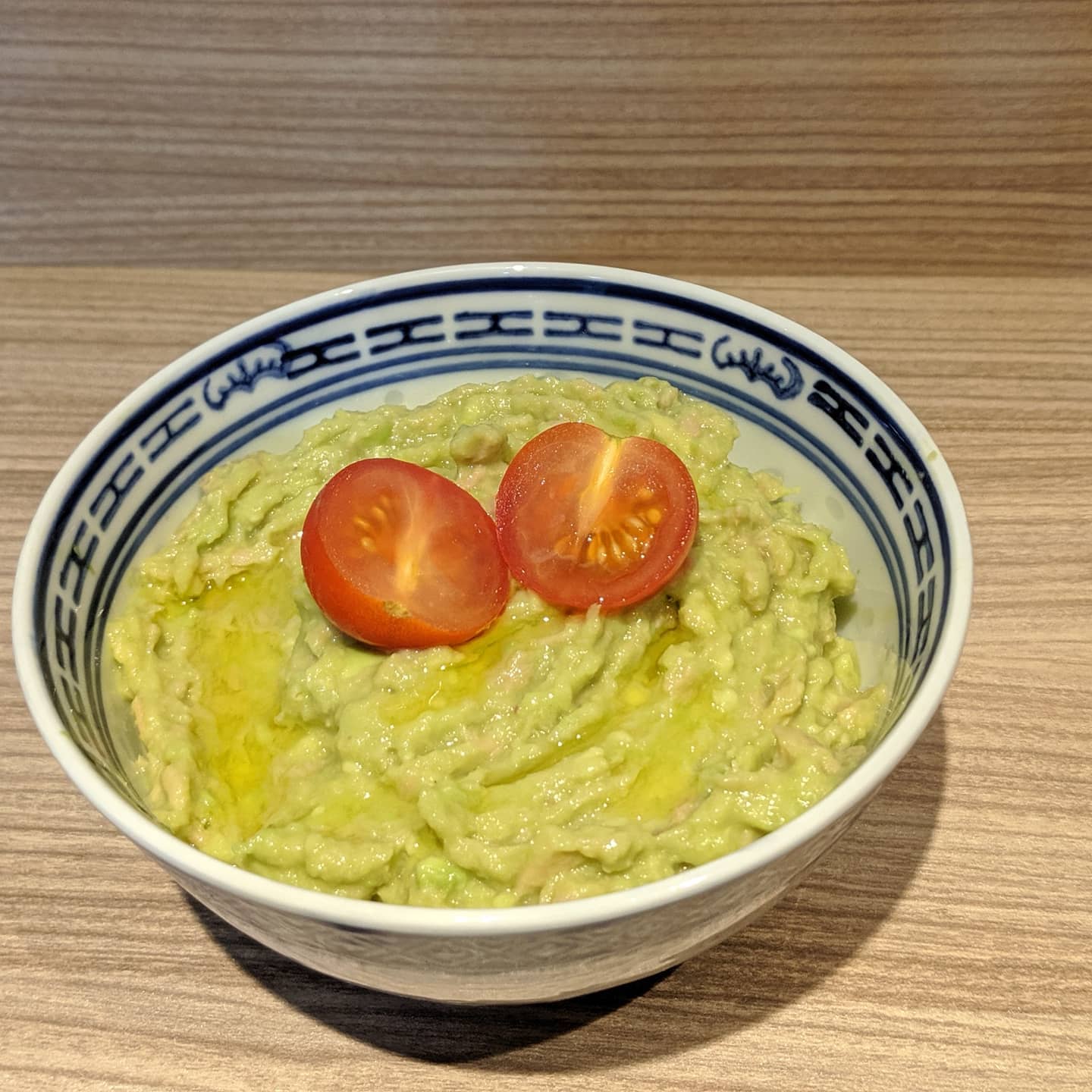 Untable de aguacate con atún