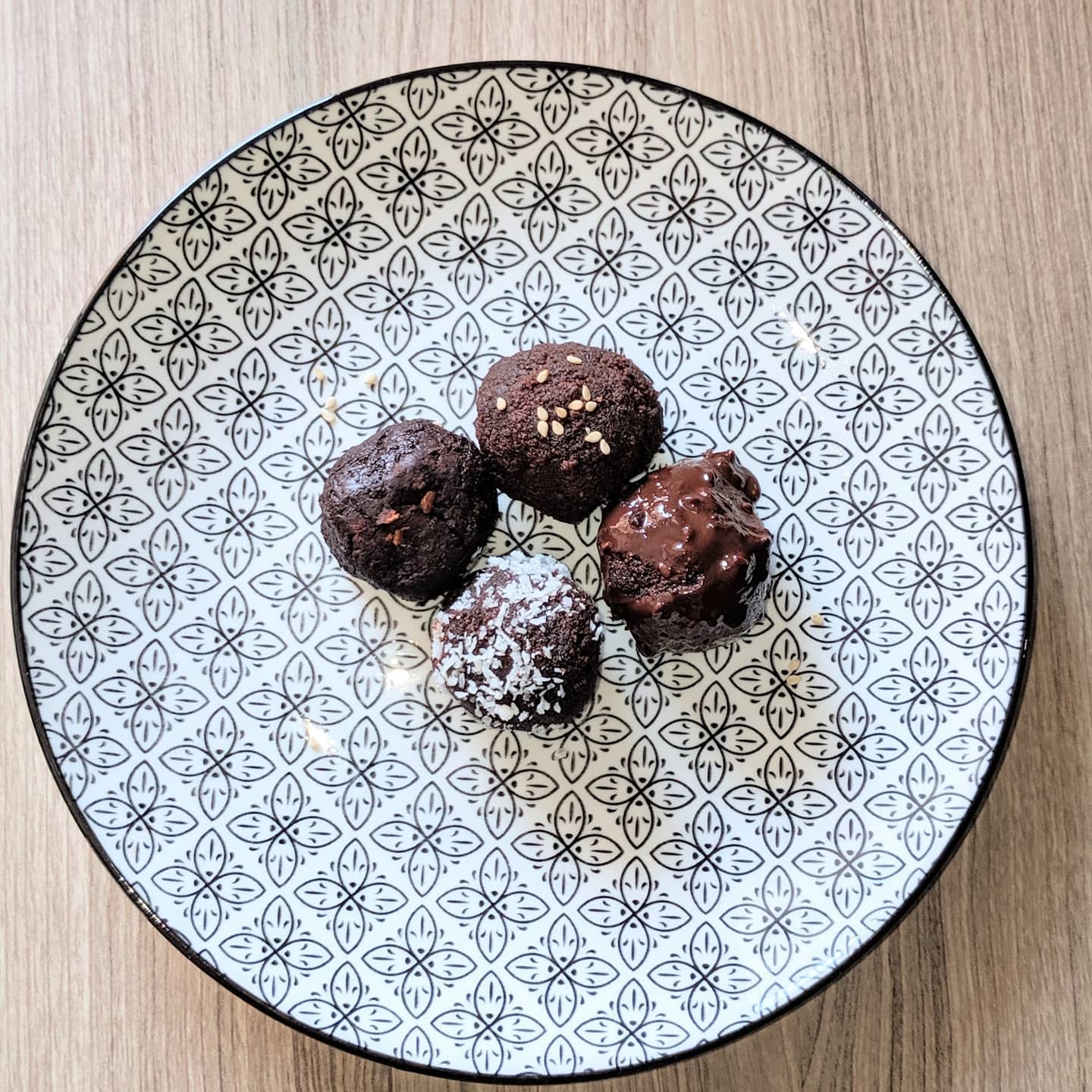 Vegan brownie truffles