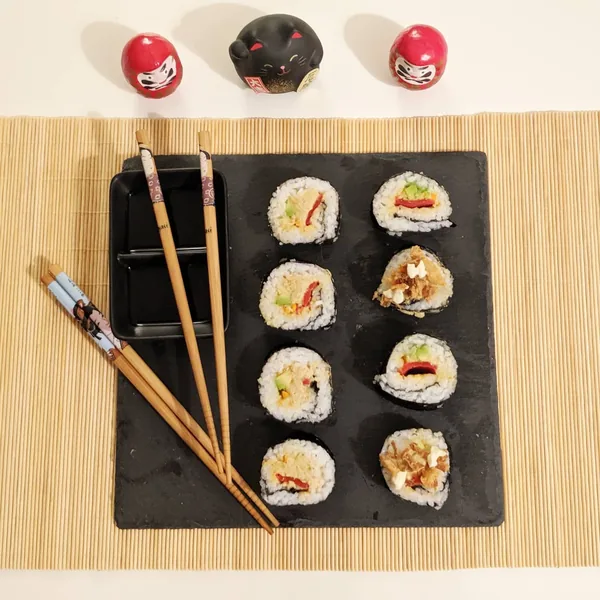 Vegan hummus sushi